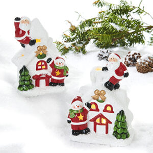 Hus med julefigur, keramik, med LED lys (BATTERI) - 14CM, 2 ASS.