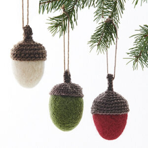 Agern, filt, med strik top & snor - 5CM, 3 ASS.