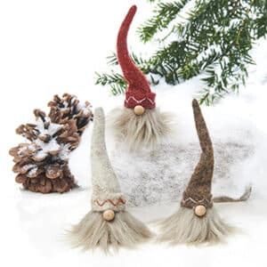 Nissegnom, træ, m/filthue - 11CM, 3 ASS.