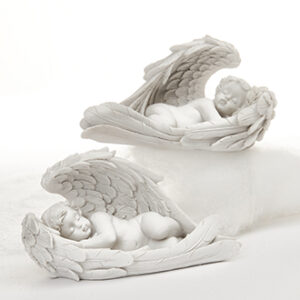 Engel, poly., sover i vinger. 10X17CM, 2 ASS.