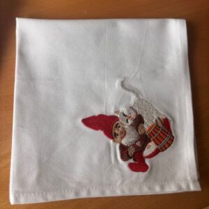 Serviet stof, broderet nisse m/kat, 40x40cm. 2/pak
